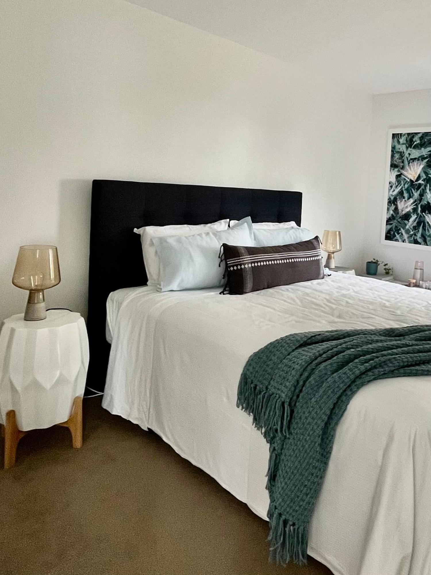 The Lighthouse - Free Breakfast And Stunning Views Bed and Breakfast Christchurch Eksteriør billede