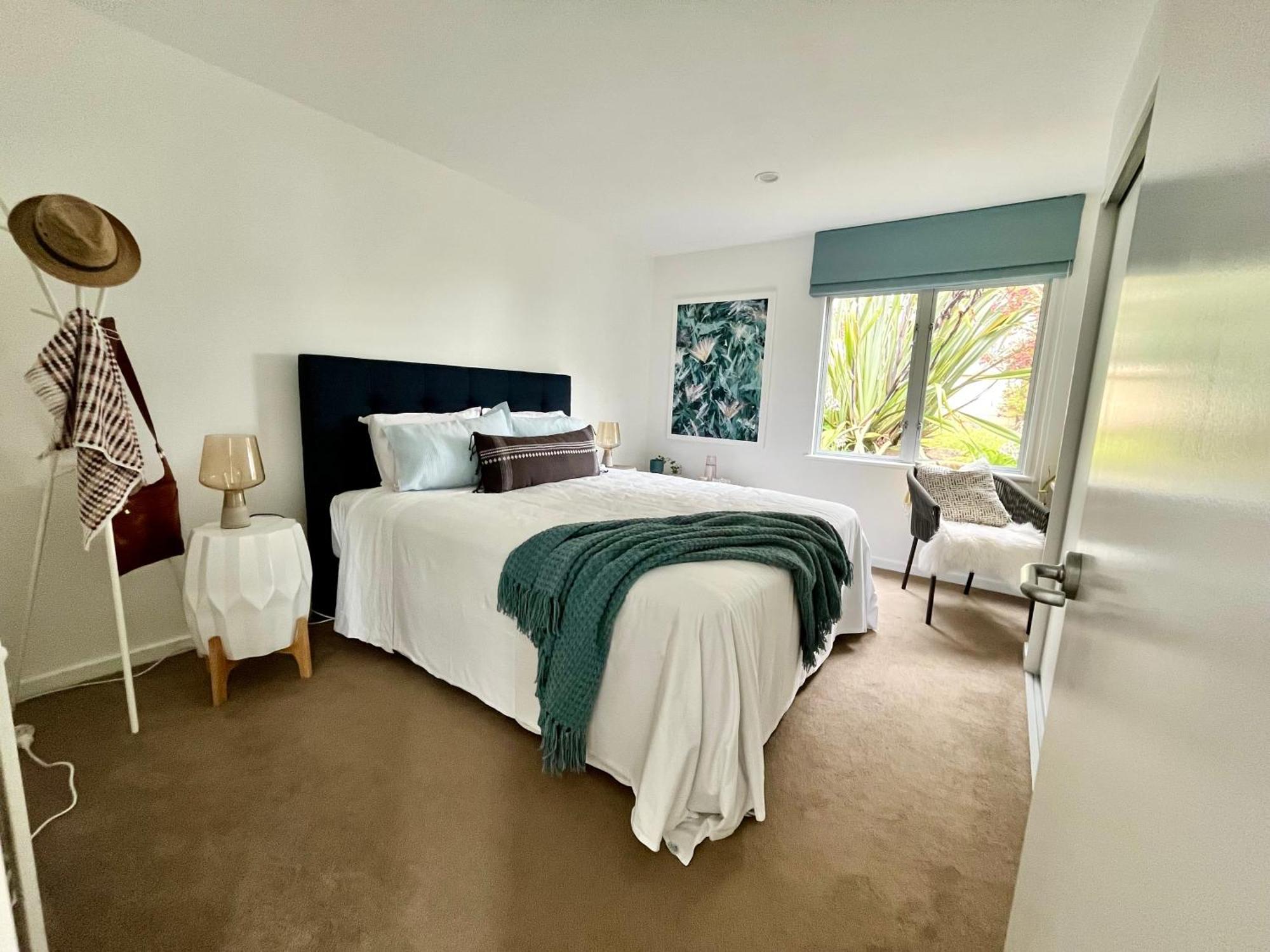 The Lighthouse - Free Breakfast And Stunning Views Bed and Breakfast Christchurch Eksteriør billede